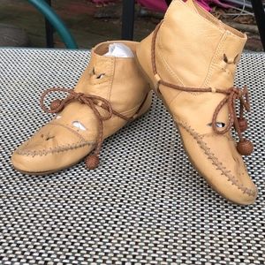 - HOUSE OF HARLOW 1960 ankle moccasins GUC S…